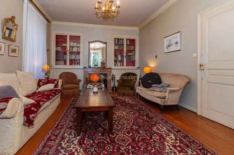 Maison - 210 m² - 8 pièces