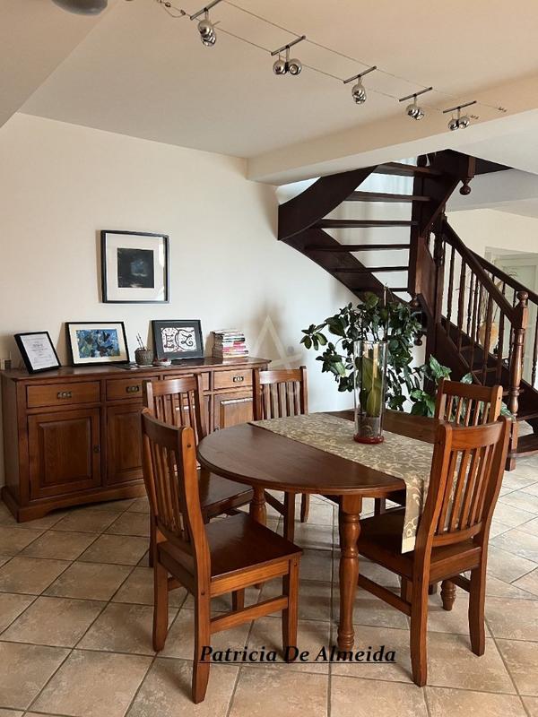 Maison - 213 m² - 8 pièces