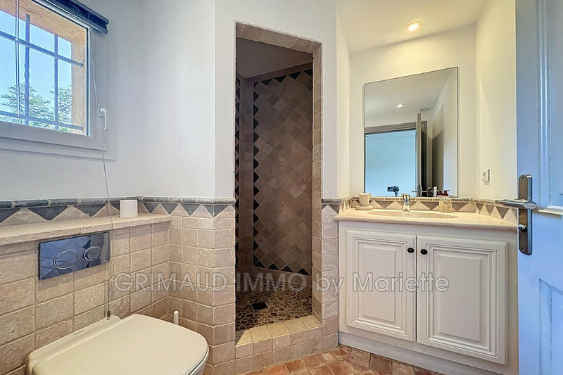 Maison - 200 m² - 5 pièces