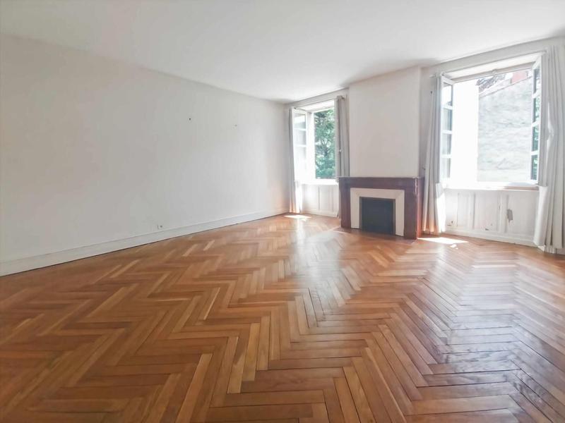 Maison - 320 m² - 10 pièces