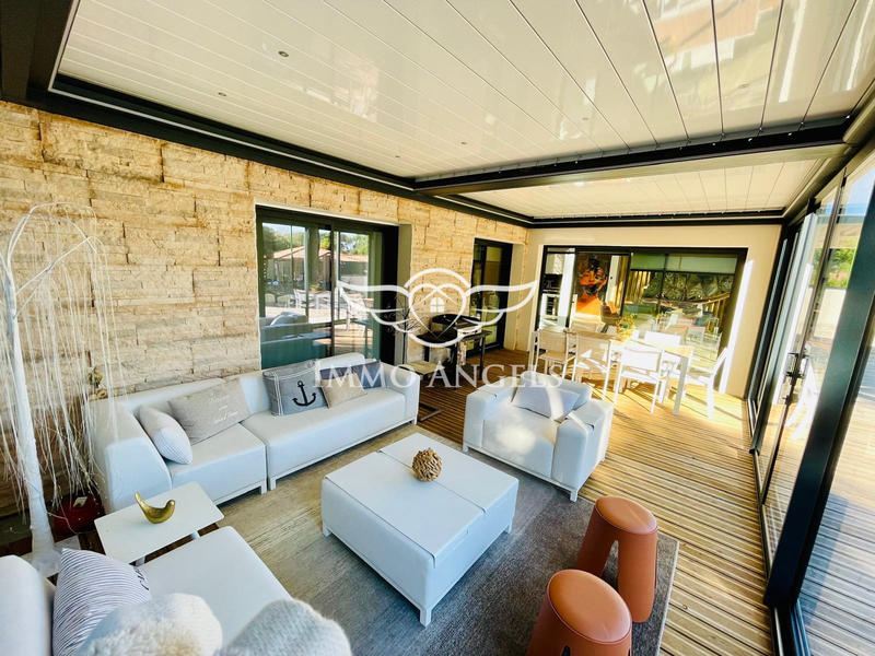 Villa - 207 m² - 5 pièces