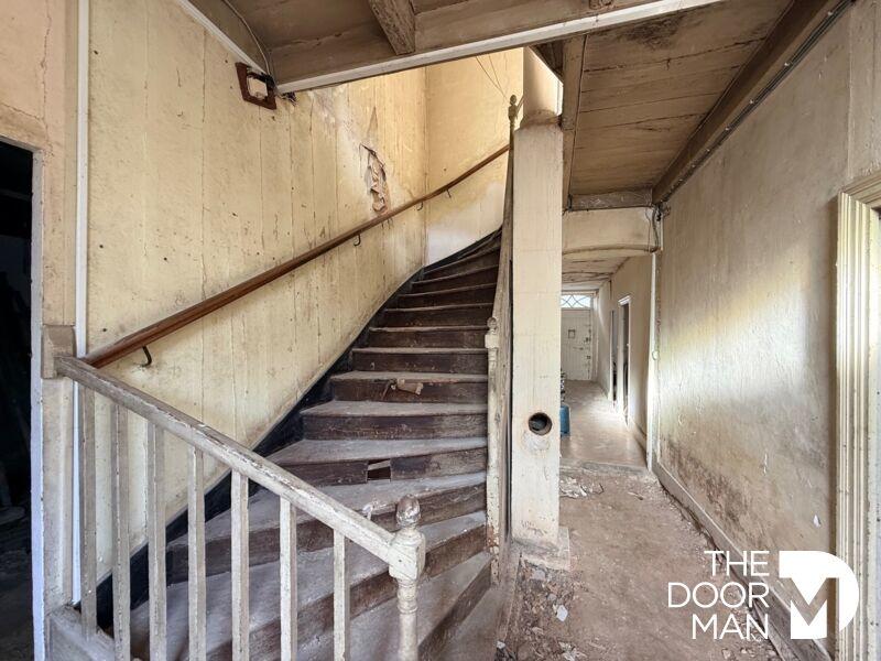 Maison - 320 m² - 6 pièces