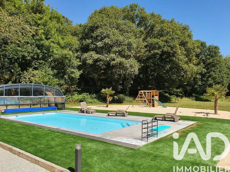 Maison - 486 m² - 17 pièces