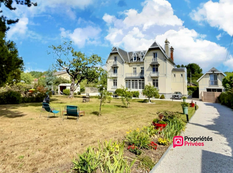 Propriété - 425 m² - 13 pièces