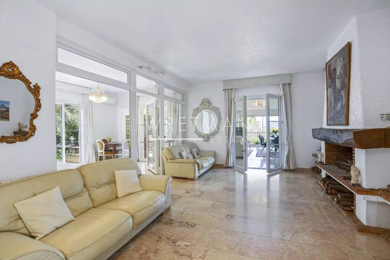 Villa - 233 m² - 6 pièces