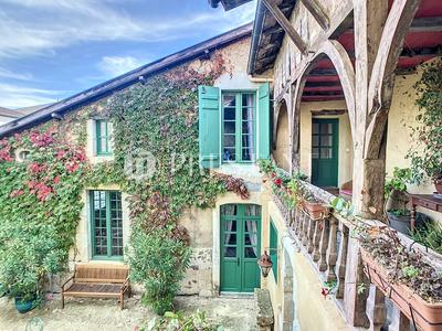 Maison - 424 m² - 14 pièces