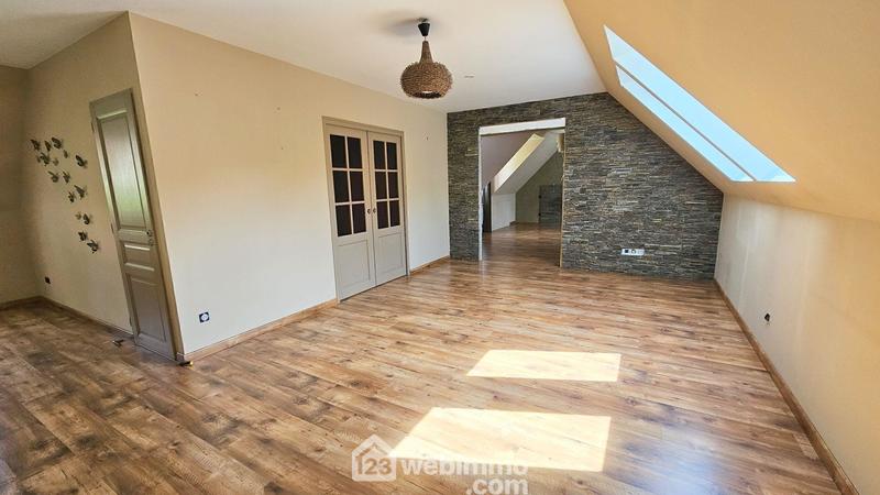 Maison - 200 m² - 8 pièces