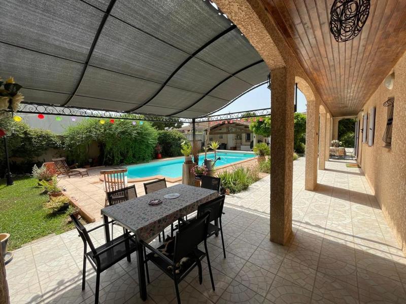 Maison - 202 m² - 8 pièces