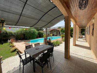 Maison - 202 m² - 8 pièces