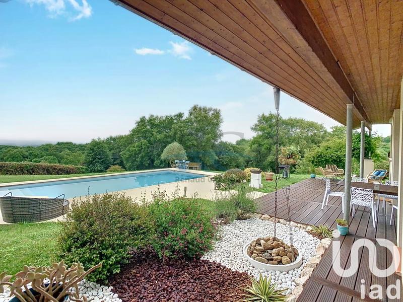 Maison - 203 m² - 5 pièces