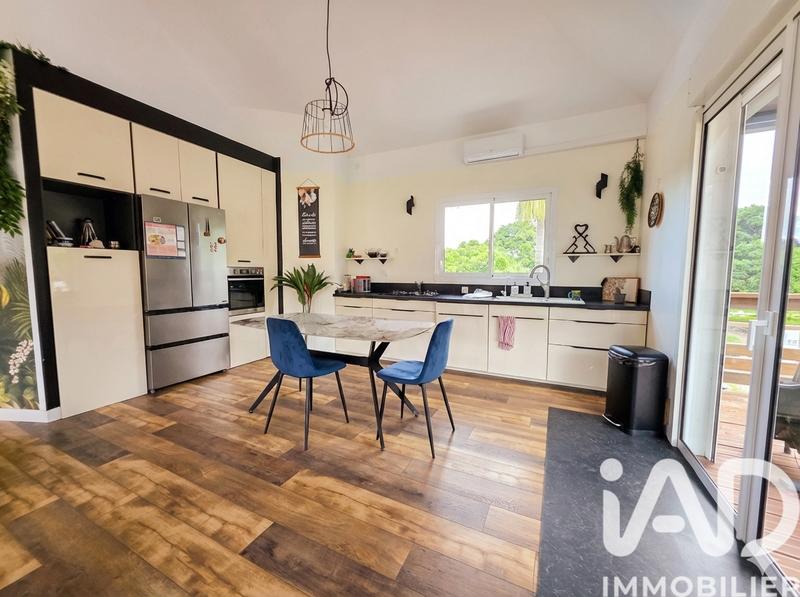 Maison - 270 m² - 11 pièces