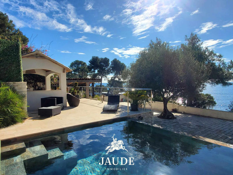 Maison - 270 m² - 10 pièces