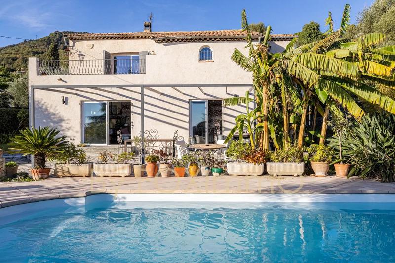 Villa - 195 m² - 8 pièces