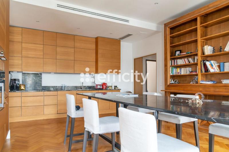 Appartement - 168 m² - 6 pièces