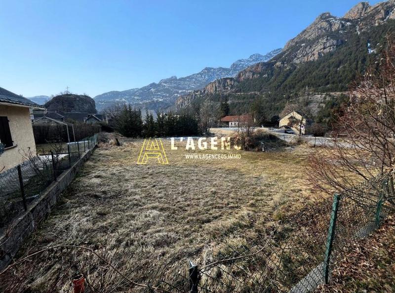 Terrain constructible - 666 m²