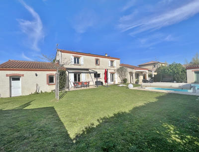 Villa - 192 m² - 8 pièces