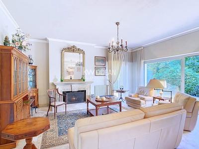 Villa - 273 m² - 9 pièces