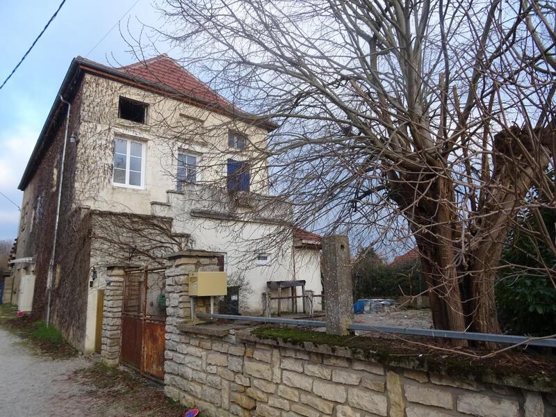 Maison - 250 m² - 9 pièces