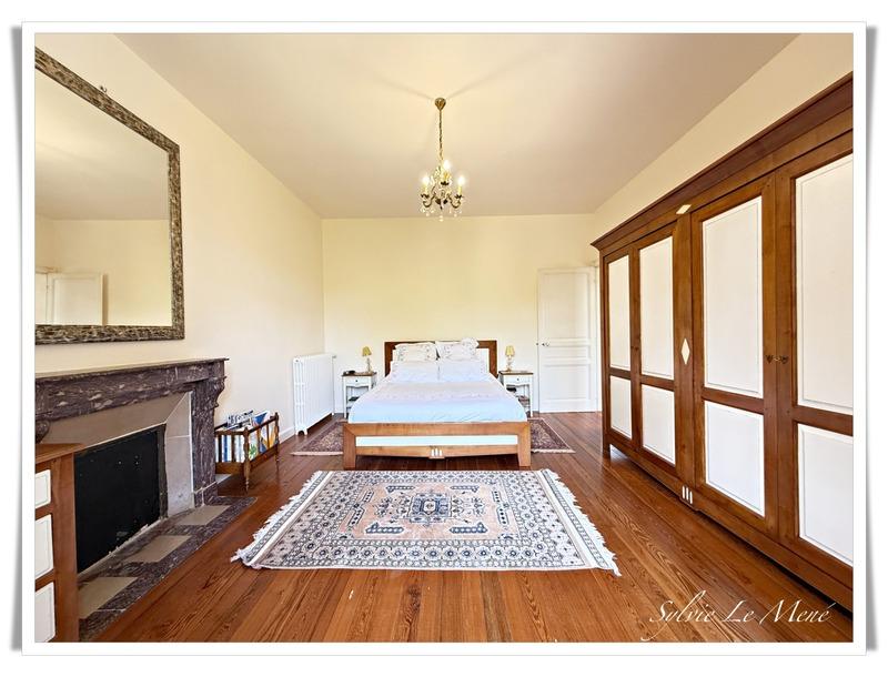 Maison - 290 m² - 12 pièces