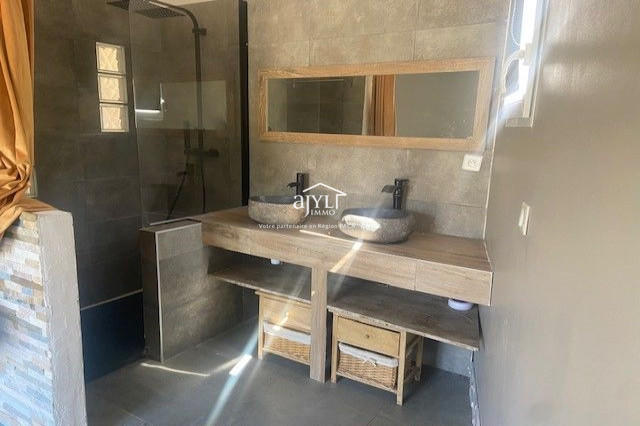 Maison - 99 m² - 4 pièces