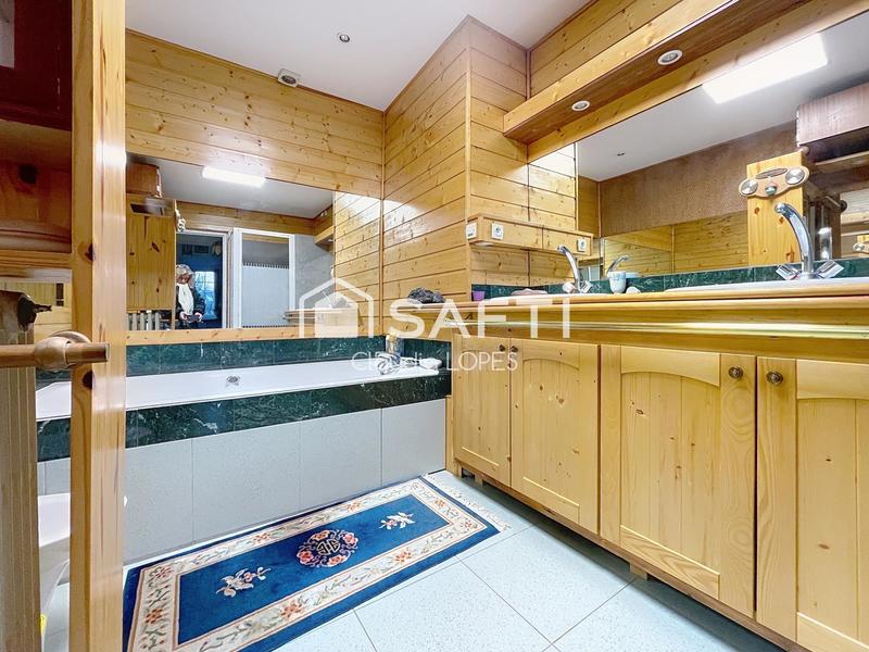 Maison - 242 m² - 10 pièces