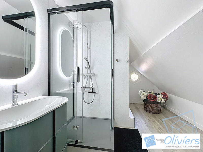 Maison traditionnelle - 200 m² - 8 pièces