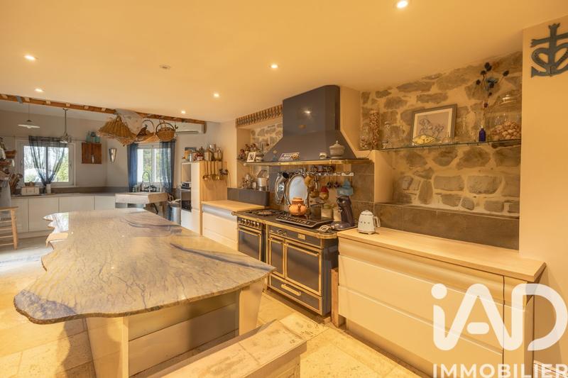 Maison - 423 m² - 8 pièces