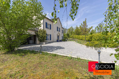 Maison - 212 m² - 9 pièces