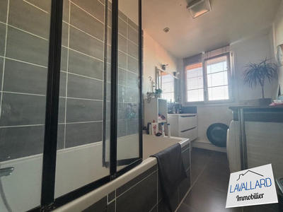 Appartement - 93 m² - 4 pièces