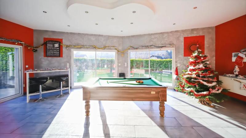 Maison - 250 m² - 7 pièces