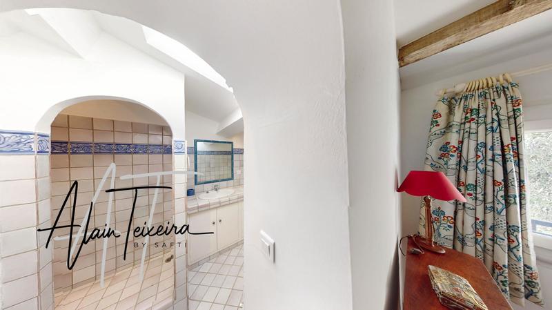 Maison - 170 m² - 9 pièces