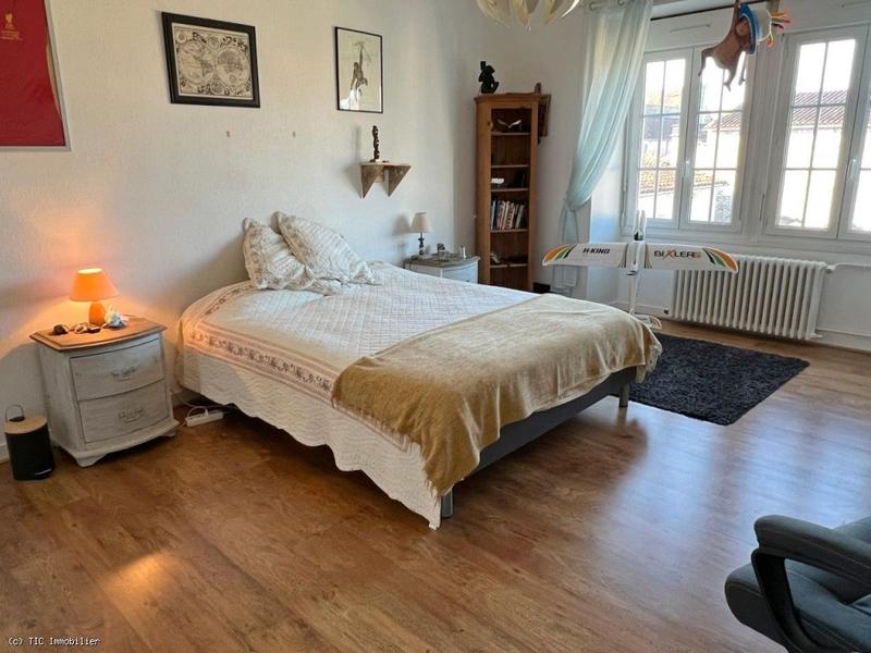 Maison - 302 m² - 9 pièces
