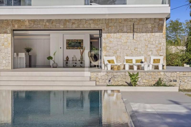 Villa - 326 m² - 9 pièces