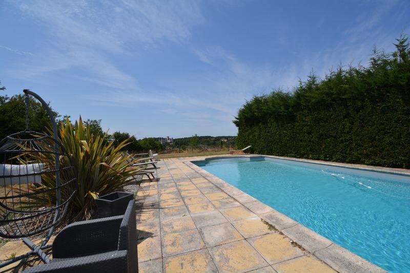 Maison - 221 m² - 7 pièces