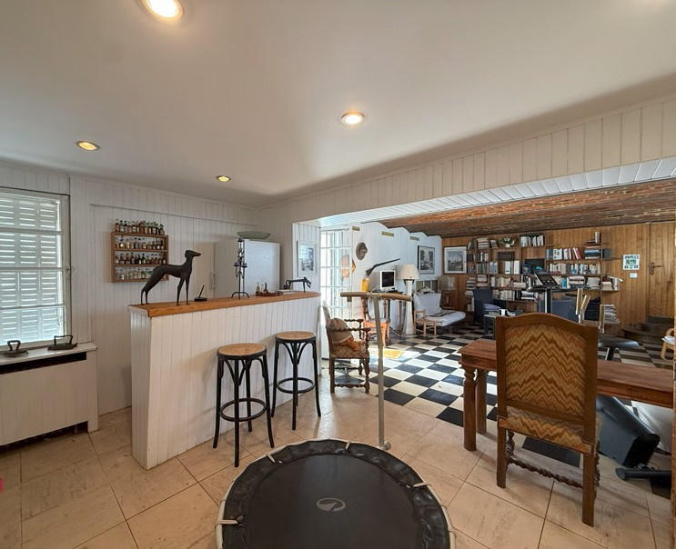 Maison - 198 m² - 8 pièces