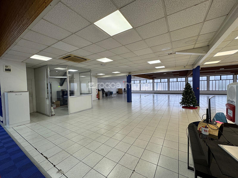 Local commercial - 776 m²