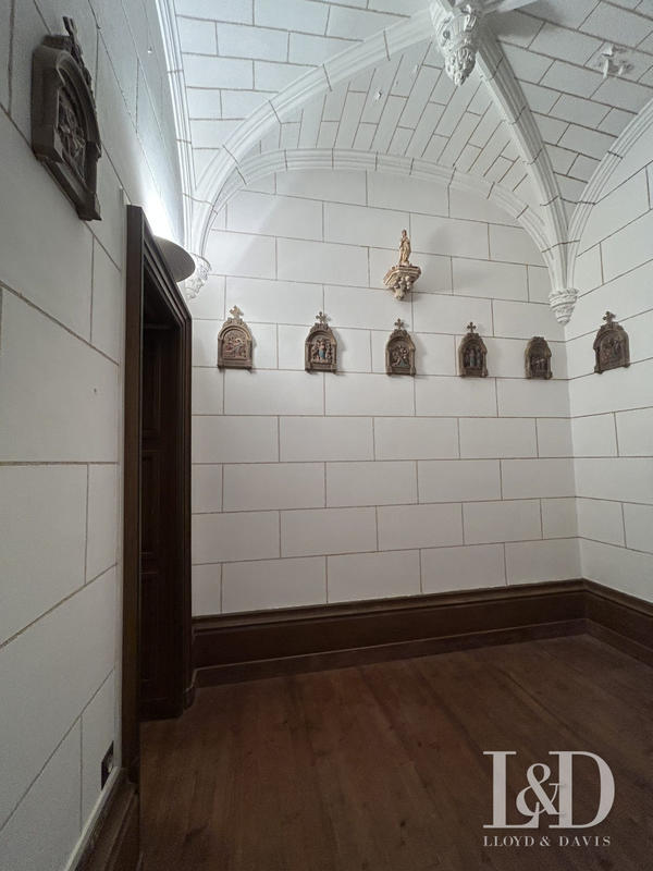 Château - 632 m² - 12 pièces