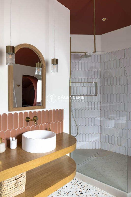 Maison - 300 m² - 8 pièces