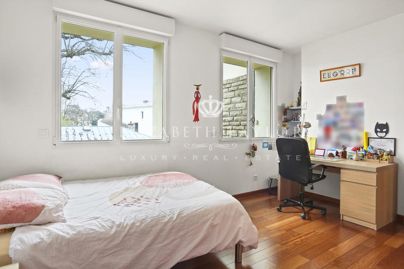 Maison - 450 m² - 11 pièces