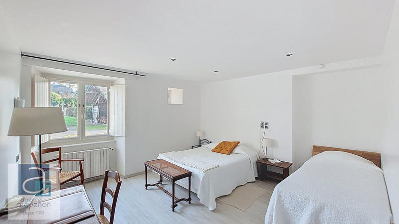 Maison - 241 m² - 7 pièces