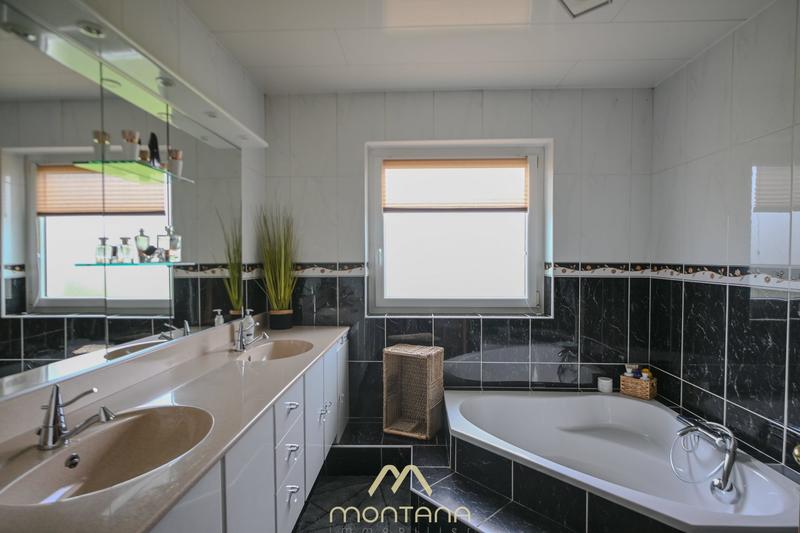 Maison - 275 m² - 8 pièces