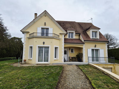 Maison - 205 m² - 7 pièces