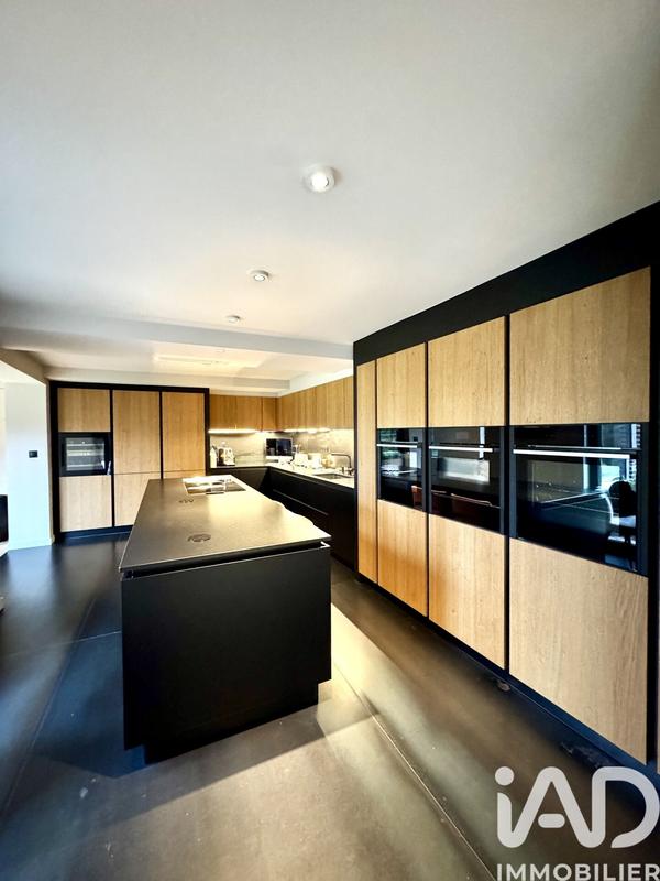 Maison - 210 m² - 5 pièces