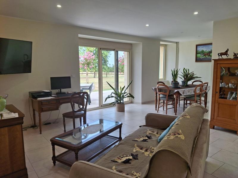 Maison traditionnelle - 241 m² - 7 pièces