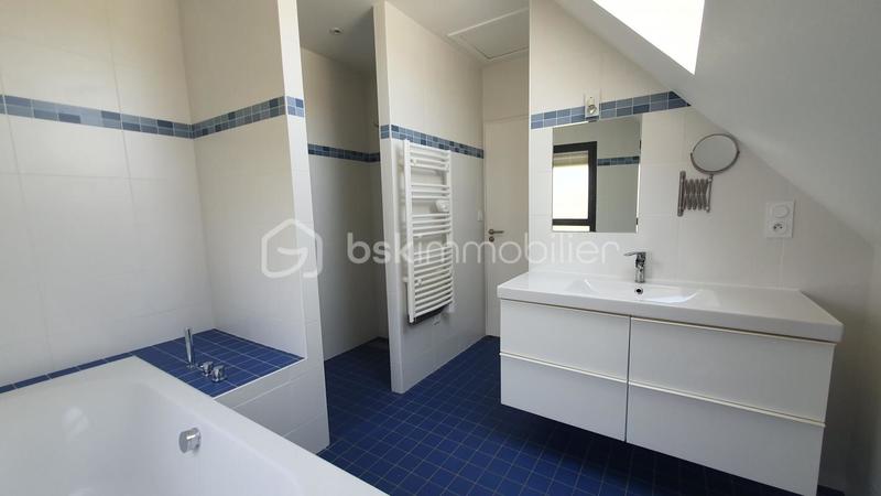 Maison - 210 m² - 10 pièces