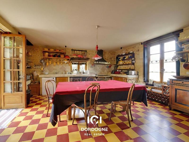 Propriété - 340 m² - 8 pièces