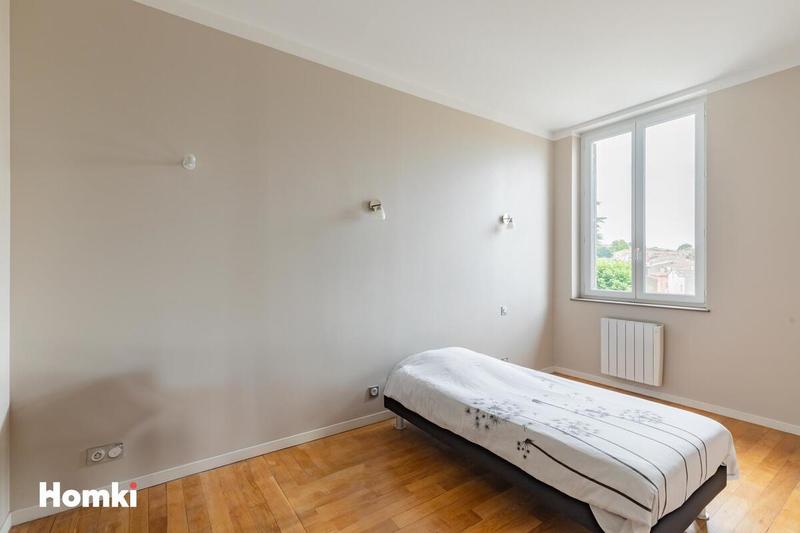 Studio - 150 m² - 5 pièces