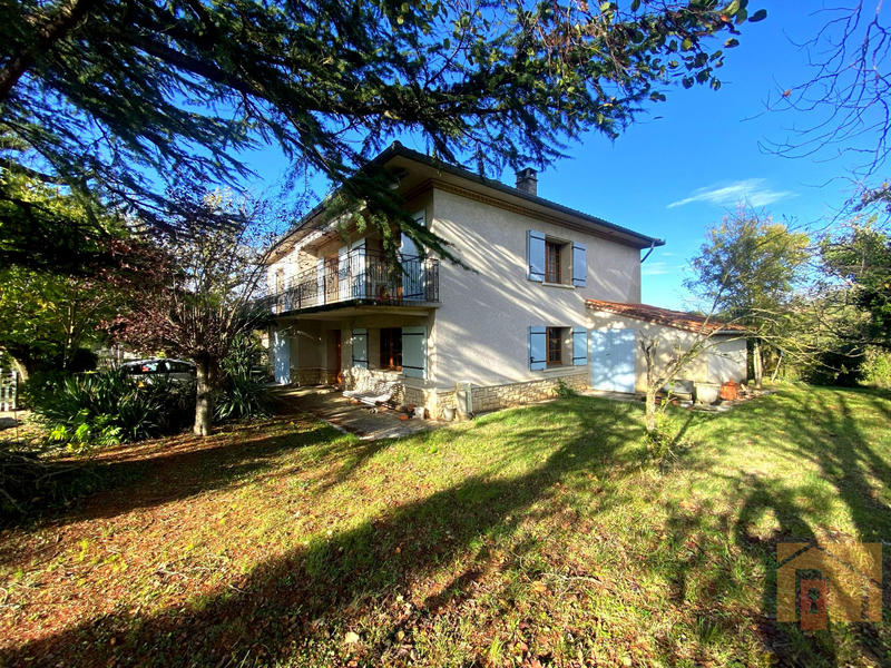 Maison - 218 m² - 7 pièces