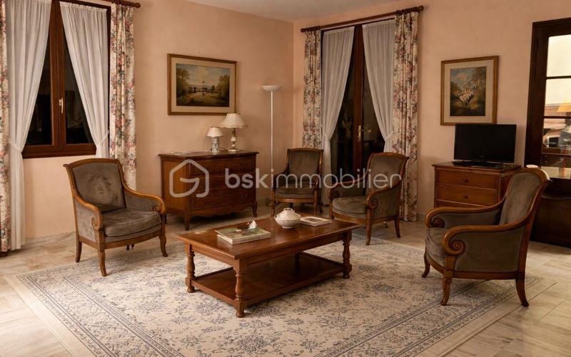 Maison - 228 m² - 7 pièces