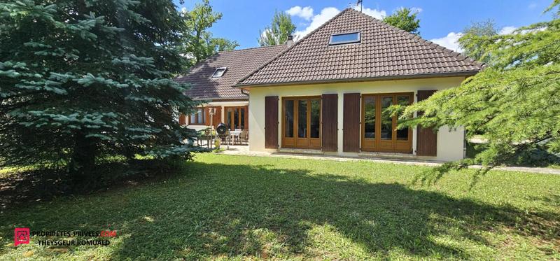 Maison - 250 m² - 8 pièces